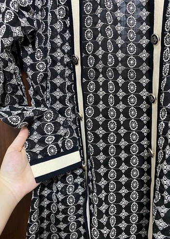 On Fashion Düğmeli Siyah Desenli Uzun Kadın hırka