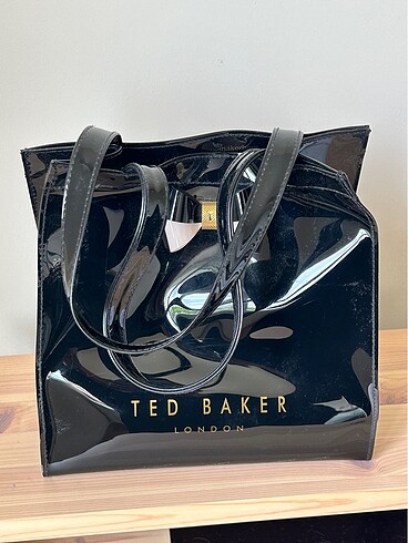 Ted bakar çanta
