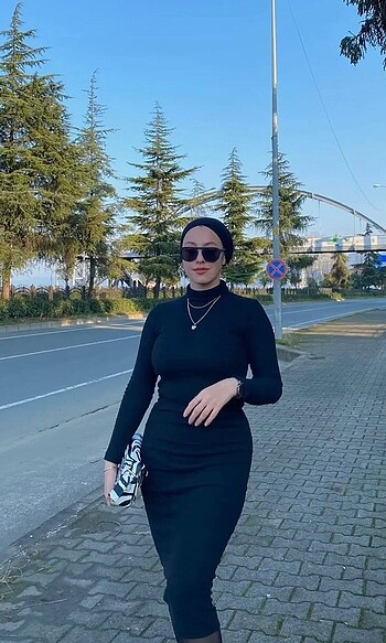 Siyah dar kesim elbise