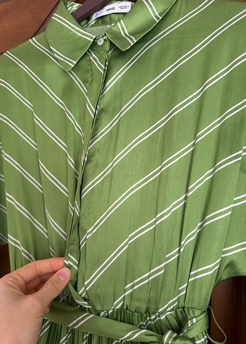 Yeşil Çizgili Uzun Pliseli Elbise - Görsel 3