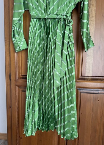 Yeşil Çizgili Uzun Pliseli Elbise - Görsel 6