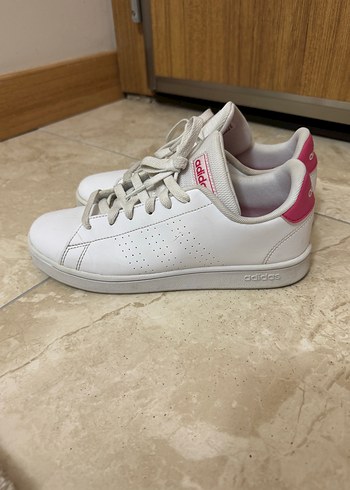 Beyaz Adidas Pastel Detaylı Bağcıklı Kadın Spor Ayakkabı - Görsel 2