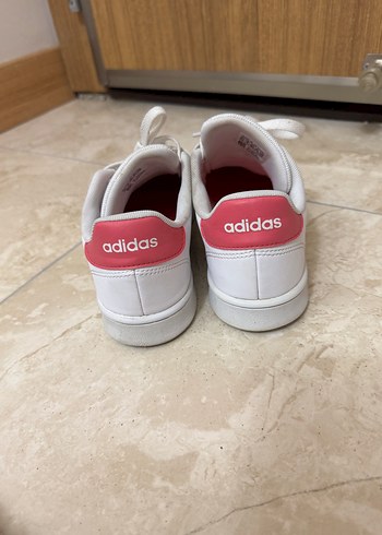 Beyaz Adidas Pastel Detaylı Bağcıklı Kadın Spor Ayakkabı - Görsel 3