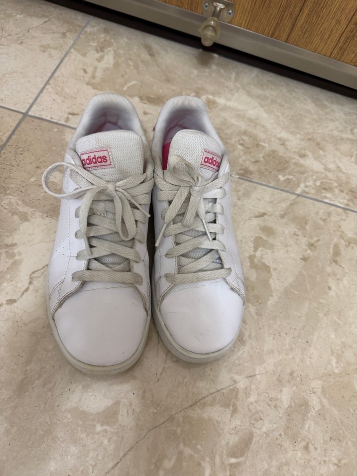 Beyaz Adidas Pastel Detaylı Bağcıklı Kadın Spor Ayakkabı - Görsel 4