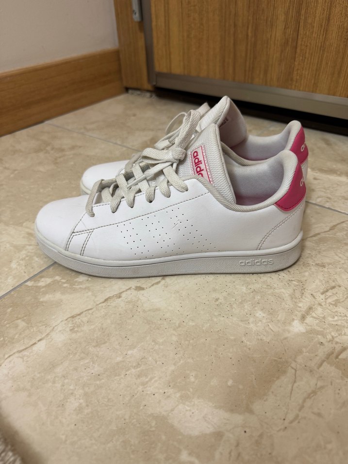 Beyaz Adidas Pastel Detaylı Bağcıklı Kadın Spor Ayakkabı - Görsel 2