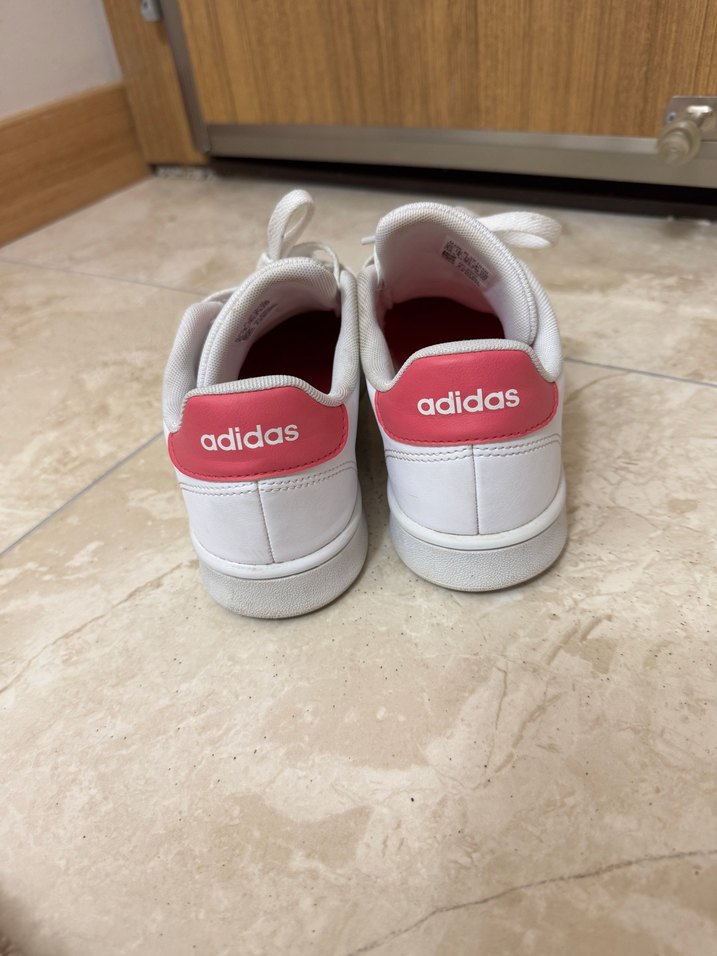 Beyaz Adidas Pastel Detaylı Bağcıklı Kadın Spor Ayakkabı - Görsel 3