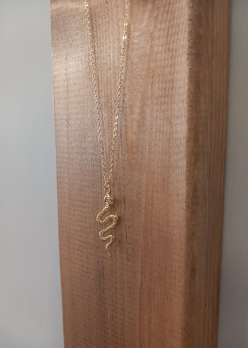 Beden Altın Renkli Yılan Figürlü Minimalist Kadın Kolye