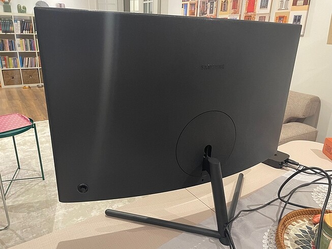 SAMSUNG 32 inç 4K CURVED MONİTÖR (UR59C) - Görsel 3