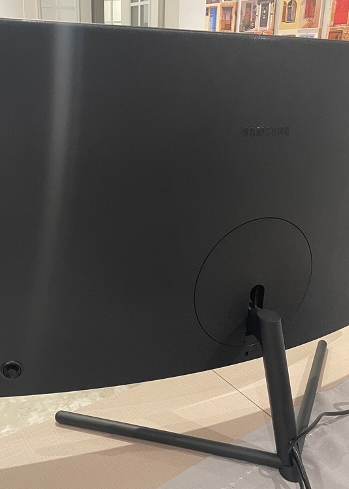 SAMSUNG 32 inç 4K CURVED MONİTÖR (UR59C) - Görsel 3