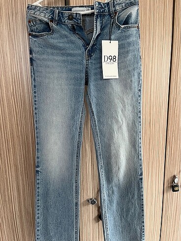 38 Beden Stradivarus D98 jean