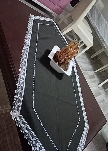  Beden haki Renk Piko işlemeli Fransız güpürlü runner
