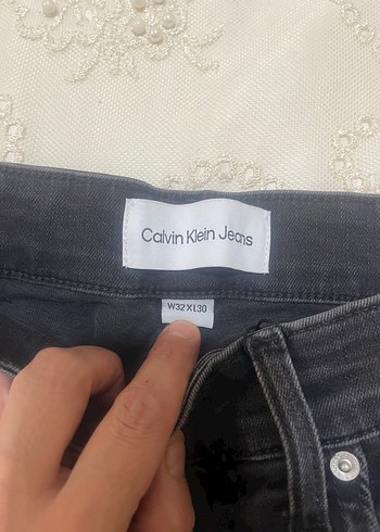 Calvin Klein Kadın Gri Baskılı Dar Kesim Kot Pantolon