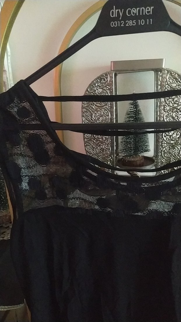 Dantel Detaylı Siyah Gotik Kolsuz Bluz - Görsel 3