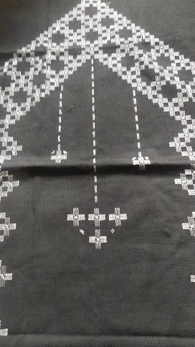 Geleneksel İşlemeli Siyah El Yapımı seccade - Görsel 2