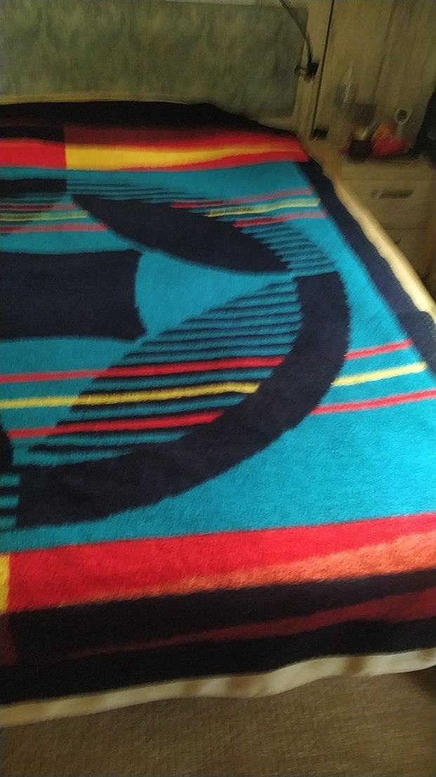 Çok Renkli Desenli Battaniye , 1,80-2,20 cm ebatlarında - Görsel 2