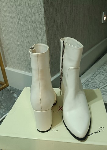 Beyaz Kadın Topuklu Botlar - Görsel 3
