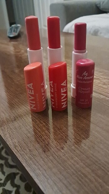 Nivea Nivea şeftali,nivea çilek,mon amour orman meyveli aromalı dudak 