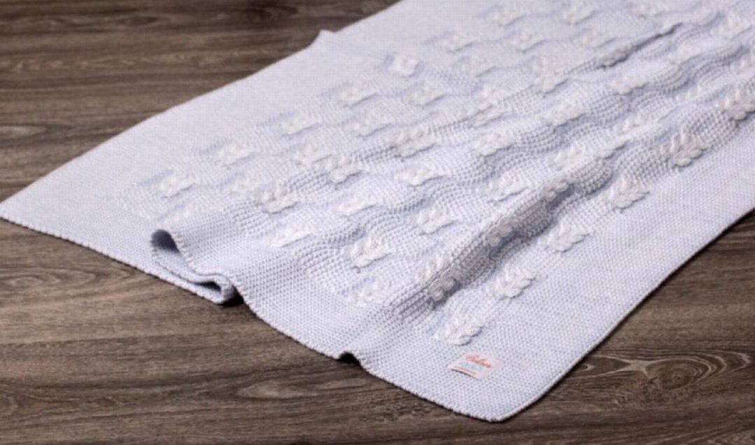 Nakışlı Mavi Örgü Bebek Battaniyesi - Görsel 2