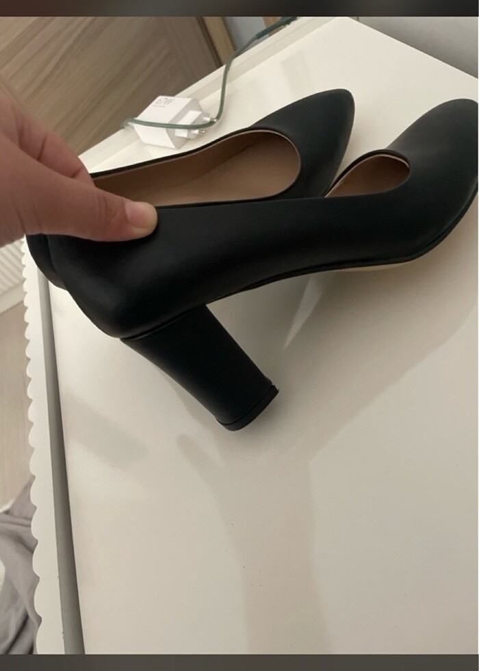 Topuklu siyah ayakkabı - Görsel 3