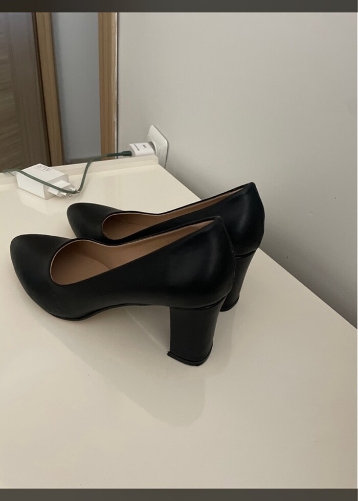 Topuklu siyah ayakkabı - Görsel 4