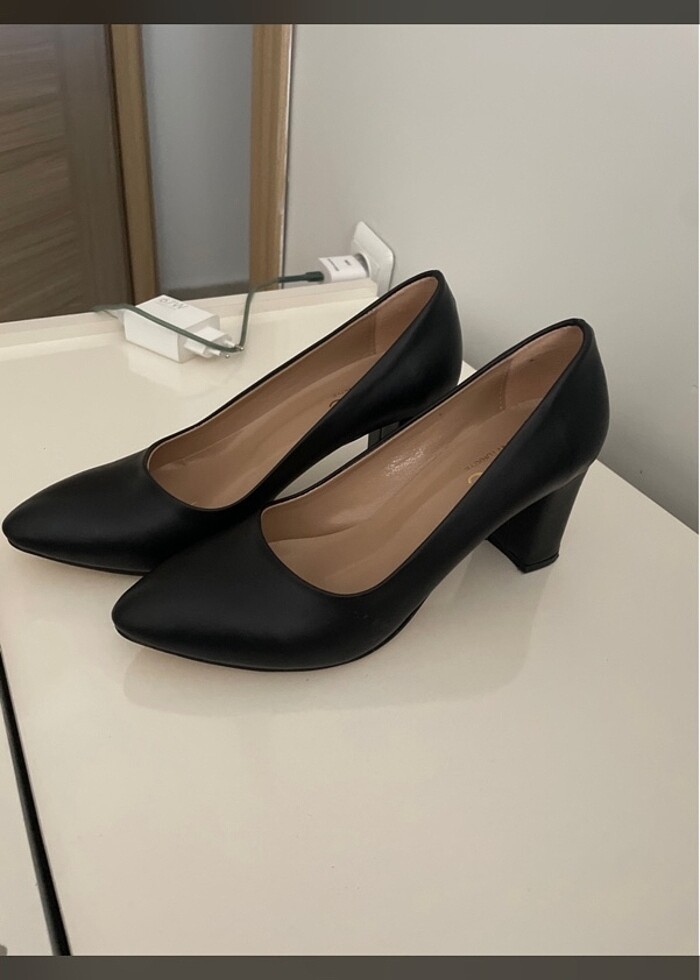 Topuklu siyah ayakkabı - Görsel 5