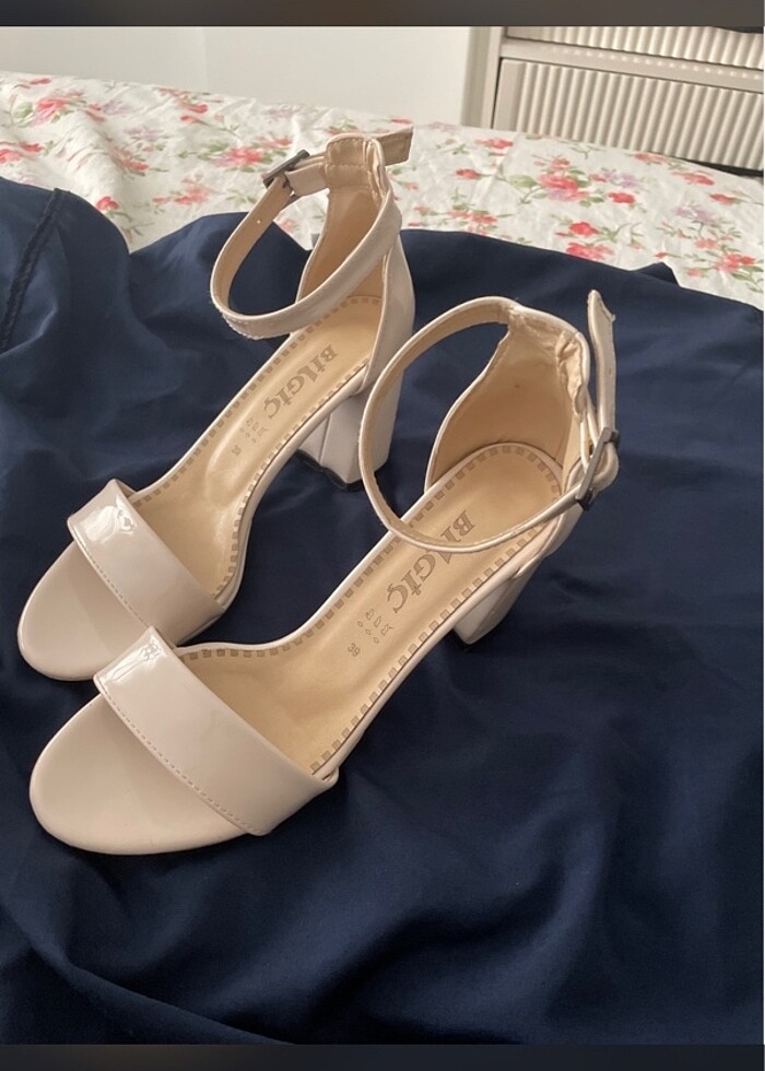 Topuklu ayakkabı - Görsel 3