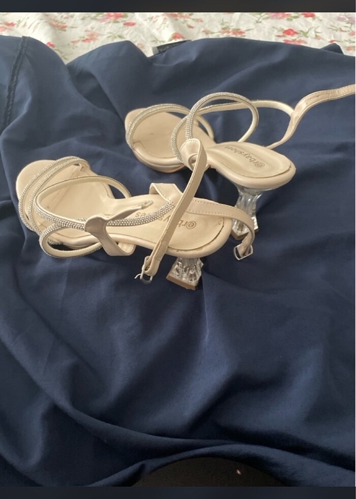 Topuklu ayakkabı - Görsel 2