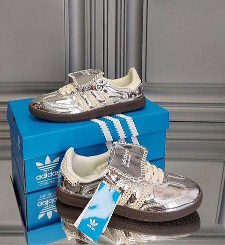 38 Beden beyaz Renk Adidas kadın ithal ayakkabı