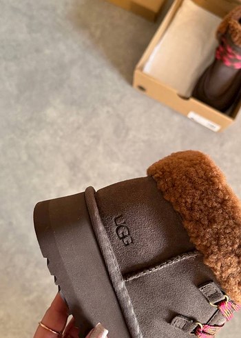 Ugg Kahverengi Kürklü Kadın Süet Dolgu Topuk Bot - Görsel 3
