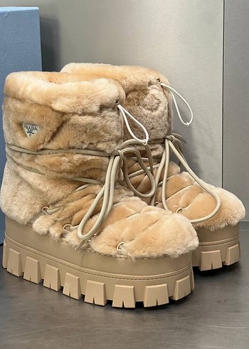 Bej Kürklü Kadın Platform Bot - Görsel 3