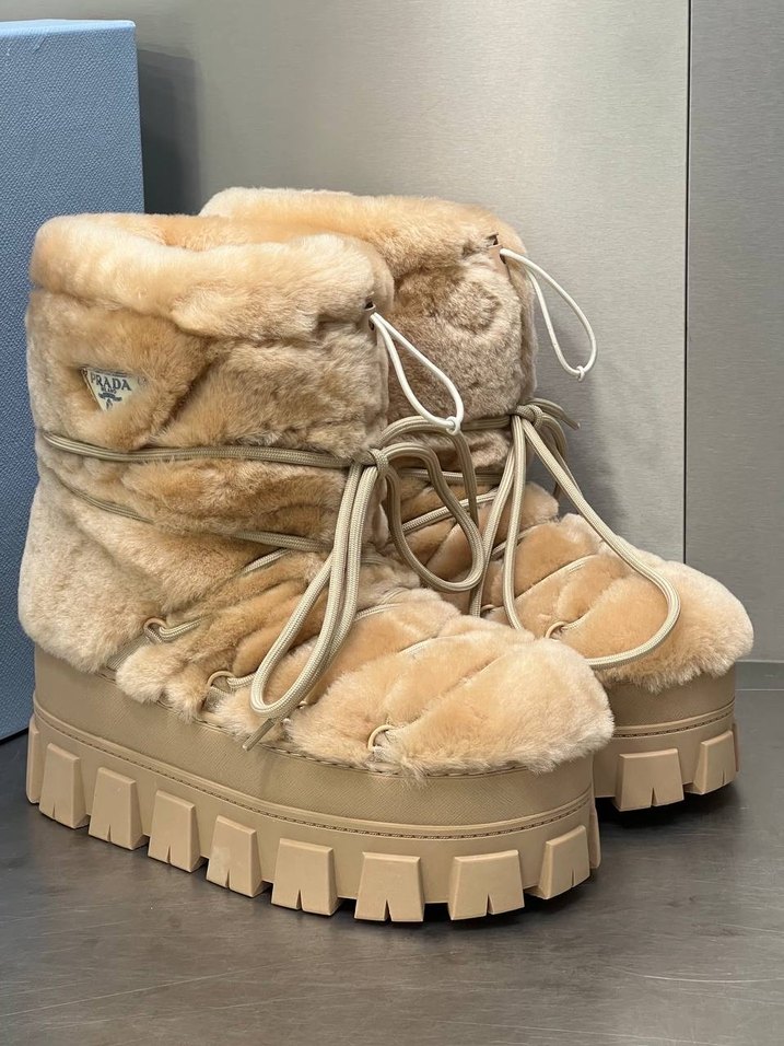 Bej Kürklü Kadın Platform Bot - Görsel 3