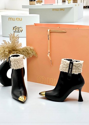 Altın Detaylı Kürklü Stiletto Kadın Bot