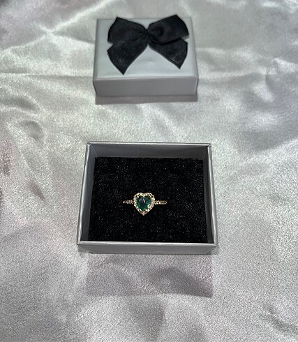 Pandora model yeşil yüzük