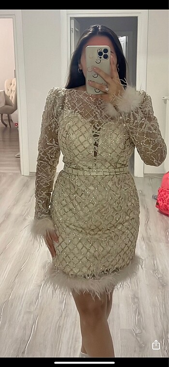 Nişan elbisesi
