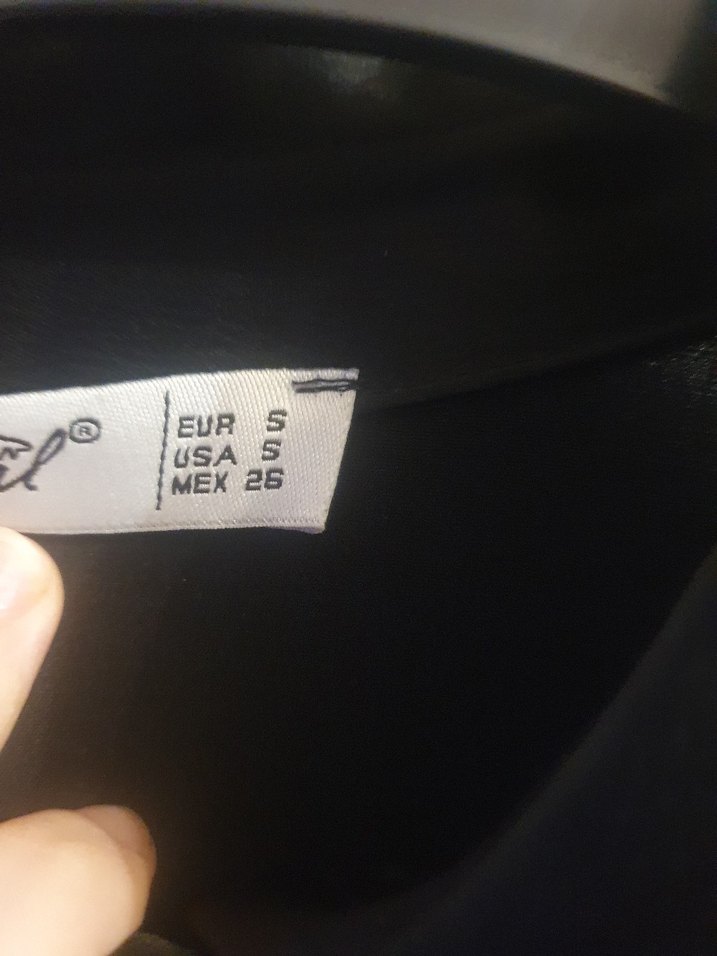 Siyah Düğmeli Gotik Kadın Gömlek - Görsel 3