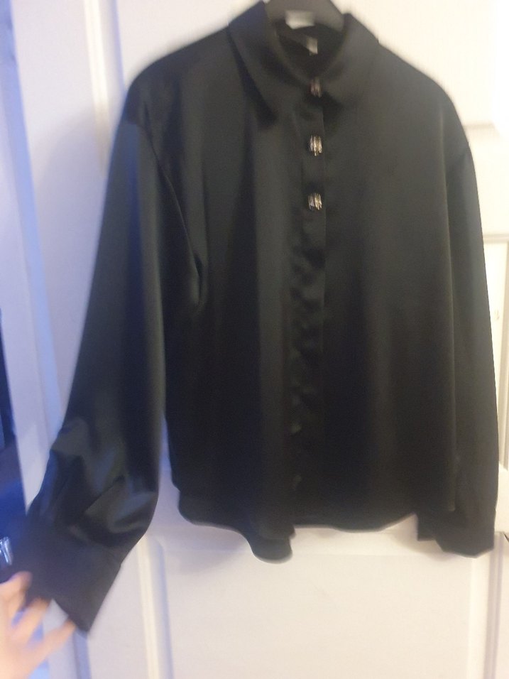 Siyah Düğmeli Gotik Kadın Gömlek - Görsel 2