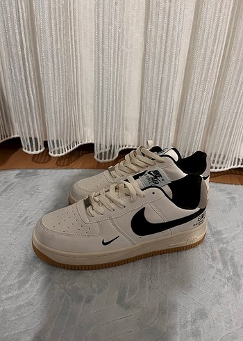 Beyaz nike ayakkabı - Görsel 2