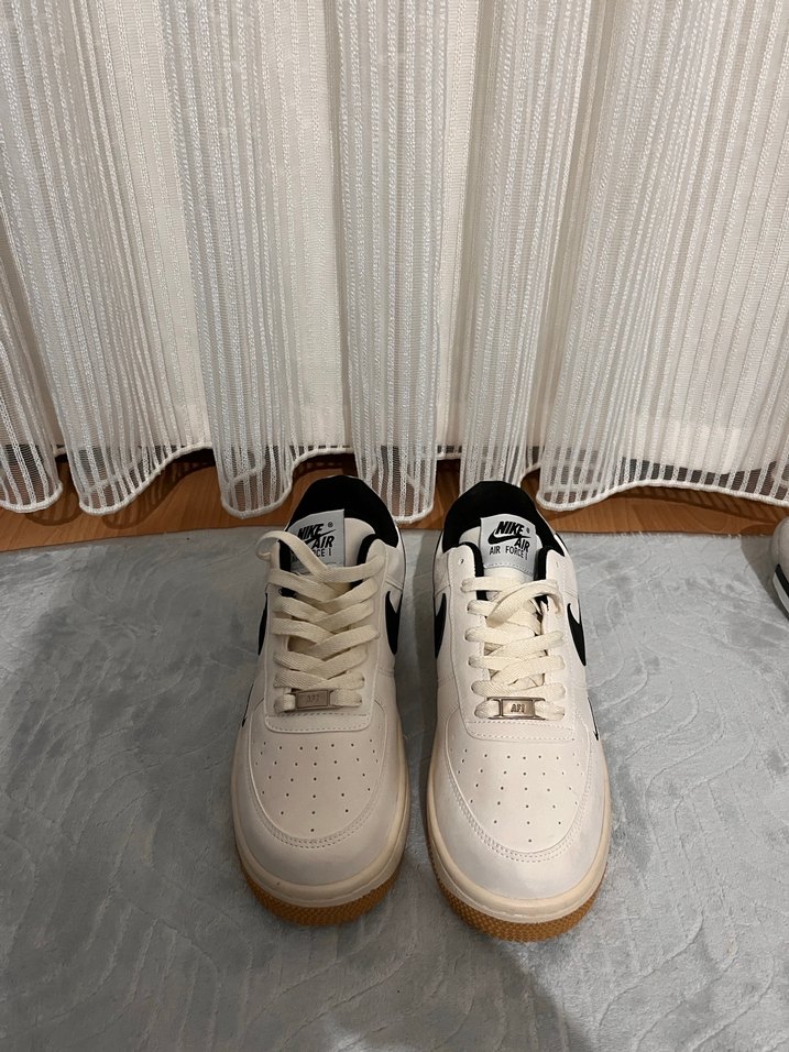 Beyaz nike ayakkabı - Görsel 3