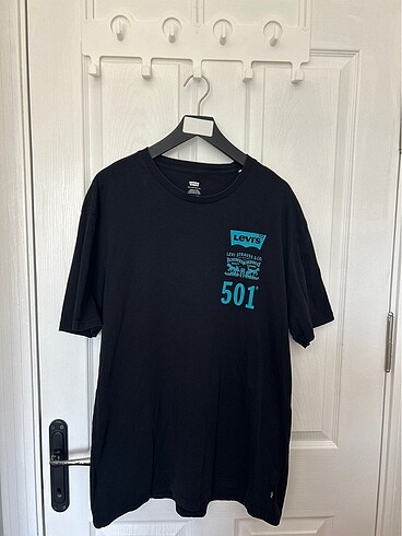 Levis 501 Tshirt