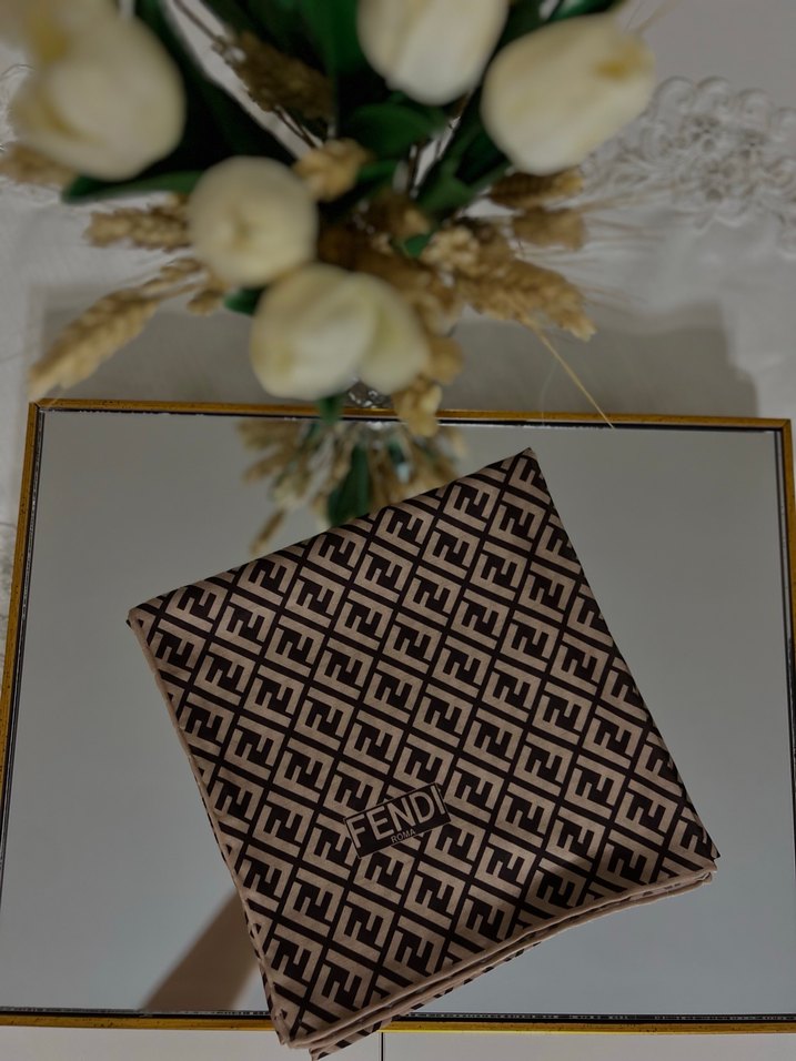 Fendi kadın eşarp - Görsel 3