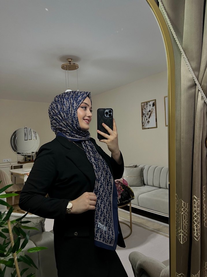 Dior marka kadın şal - Görsel 2