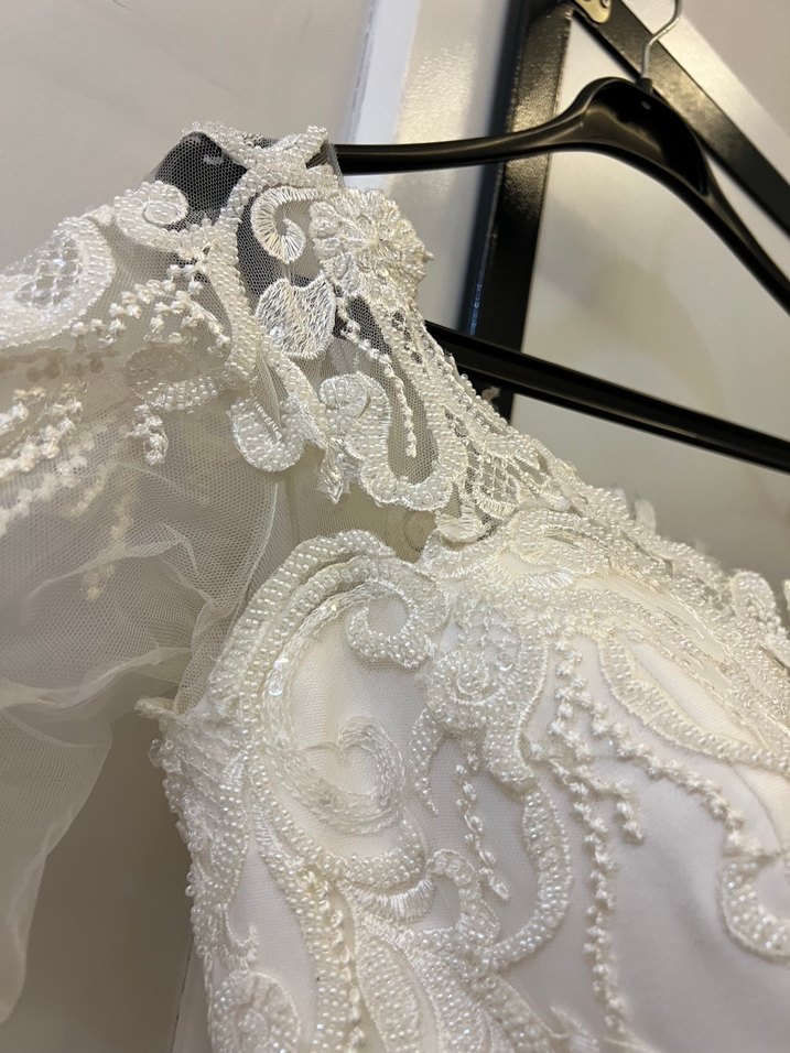 Dantel Detaylı Uzun Kollu Beyaz Gelinlik - Görsel 4