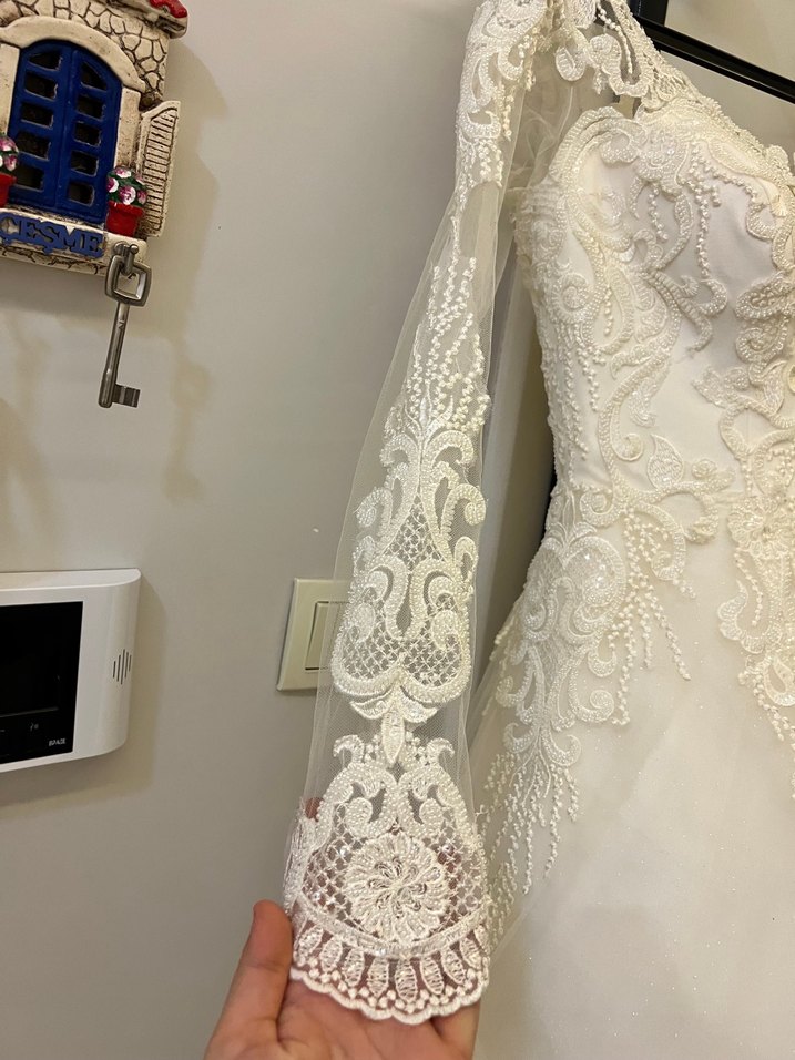 Dantel Detaylı Uzun Kollu Beyaz Gelinlik - Görsel 3