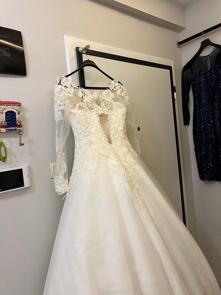 Dantel Detaylı Uzun Kollu Beyaz Gelinlik - Görsel 5