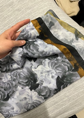 Gri Çiçek Desenli şal - Görsel 3