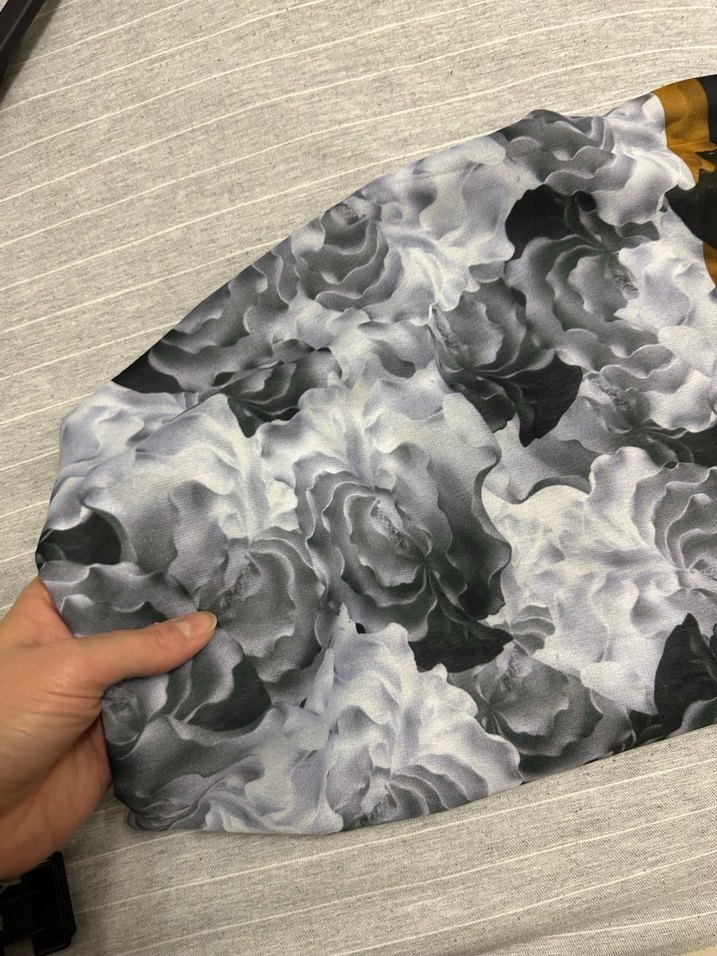 Gri Çiçek Desenli  şal - Görsel 2