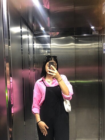 Pembe gömlek