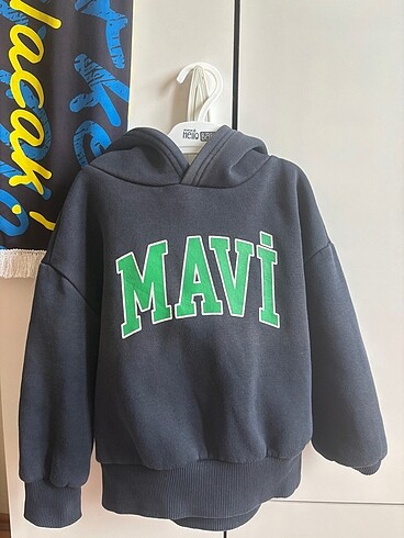 Mavi marka kapşonlu yanında çanta ücretsiz