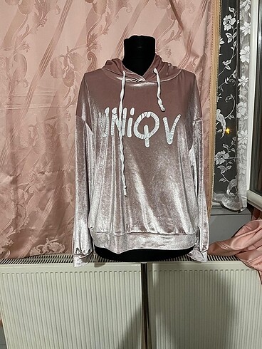 Sweetshirt
