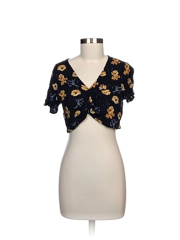 Pull and Bear Bluz %70 İndirimli.